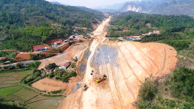 Lạng Sơn đẩy nhanh tiến độ các công trình hạ tầng giao thông trọng điểm (09/2/2023)